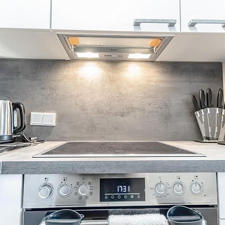 Appartamento Charming 1Br, Steps From Reumannplatz U1 Vienna Esterno foto