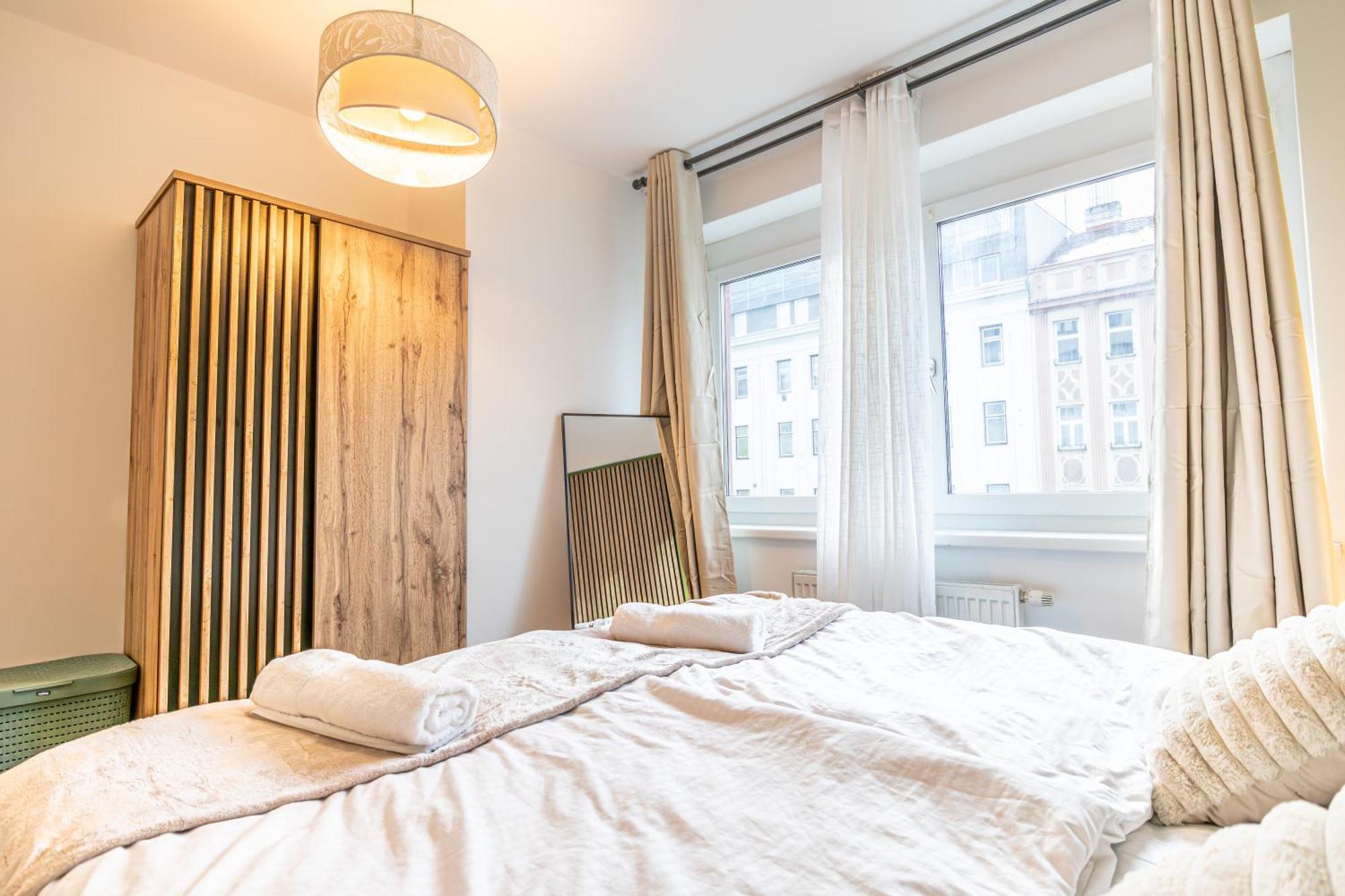 Appartamento Charming 1Br, Steps From Reumannplatz U1 Vienna Esterno foto