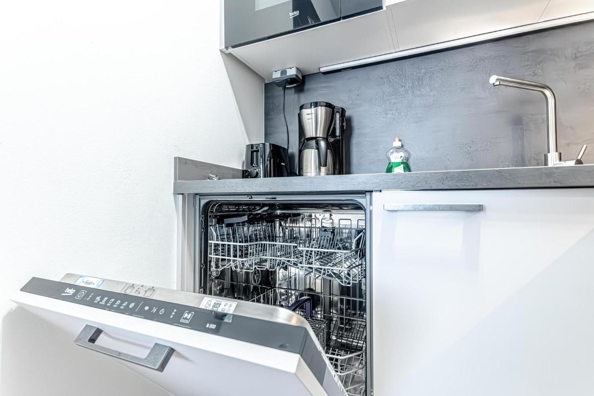 Appartamento Charming 1Br, Steps From Reumannplatz U1 Vienna Esterno foto