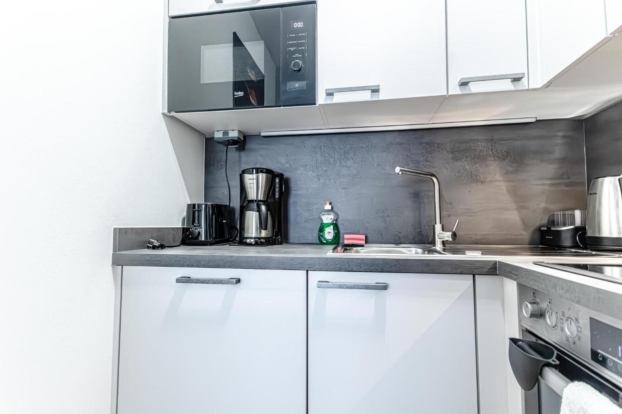 Appartamento Charming 1Br, Steps From Reumannplatz U1 Vienna Esterno foto