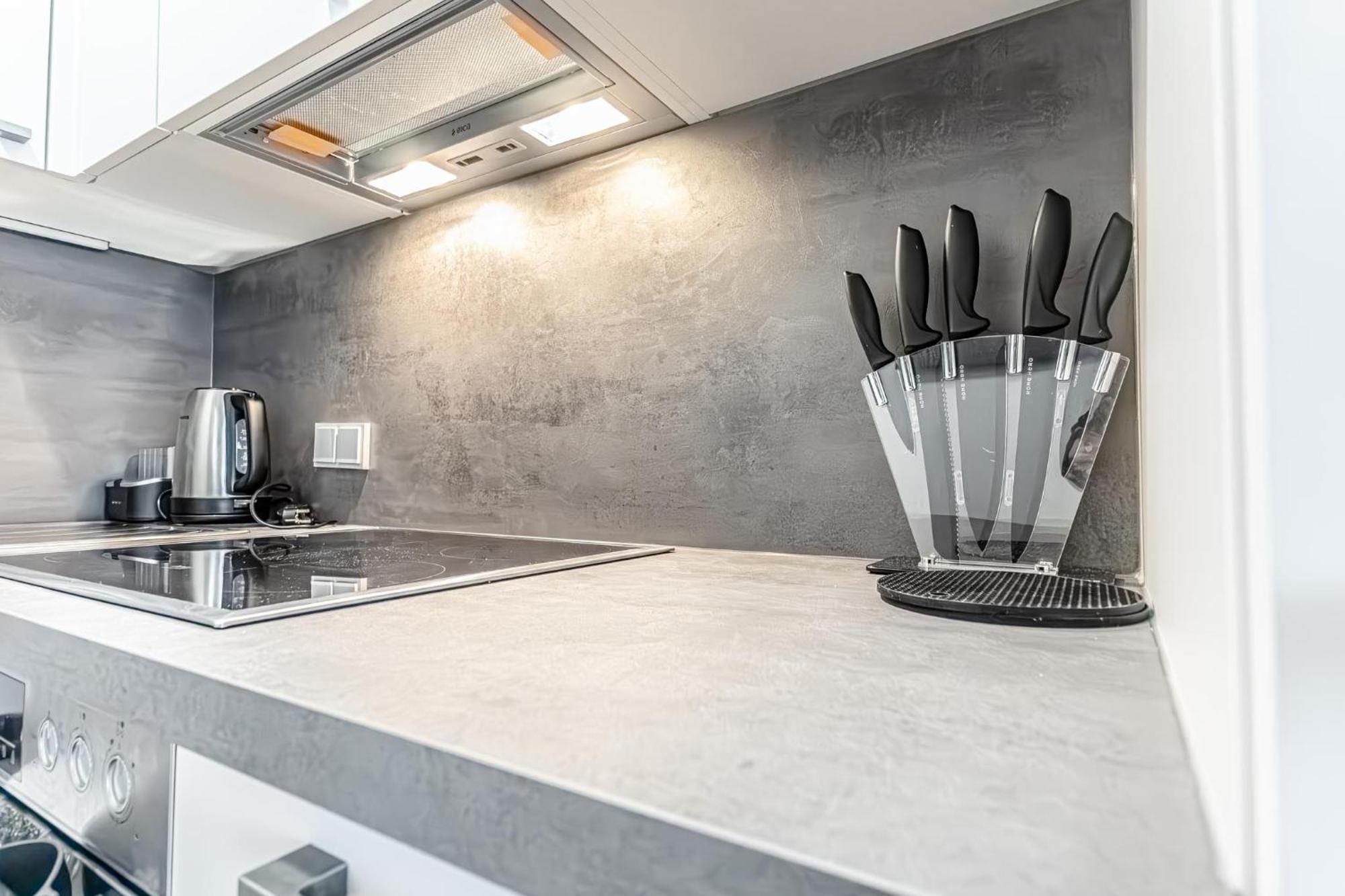 Appartamento Charming 1Br, Steps From Reumannplatz U1 Vienna Esterno foto