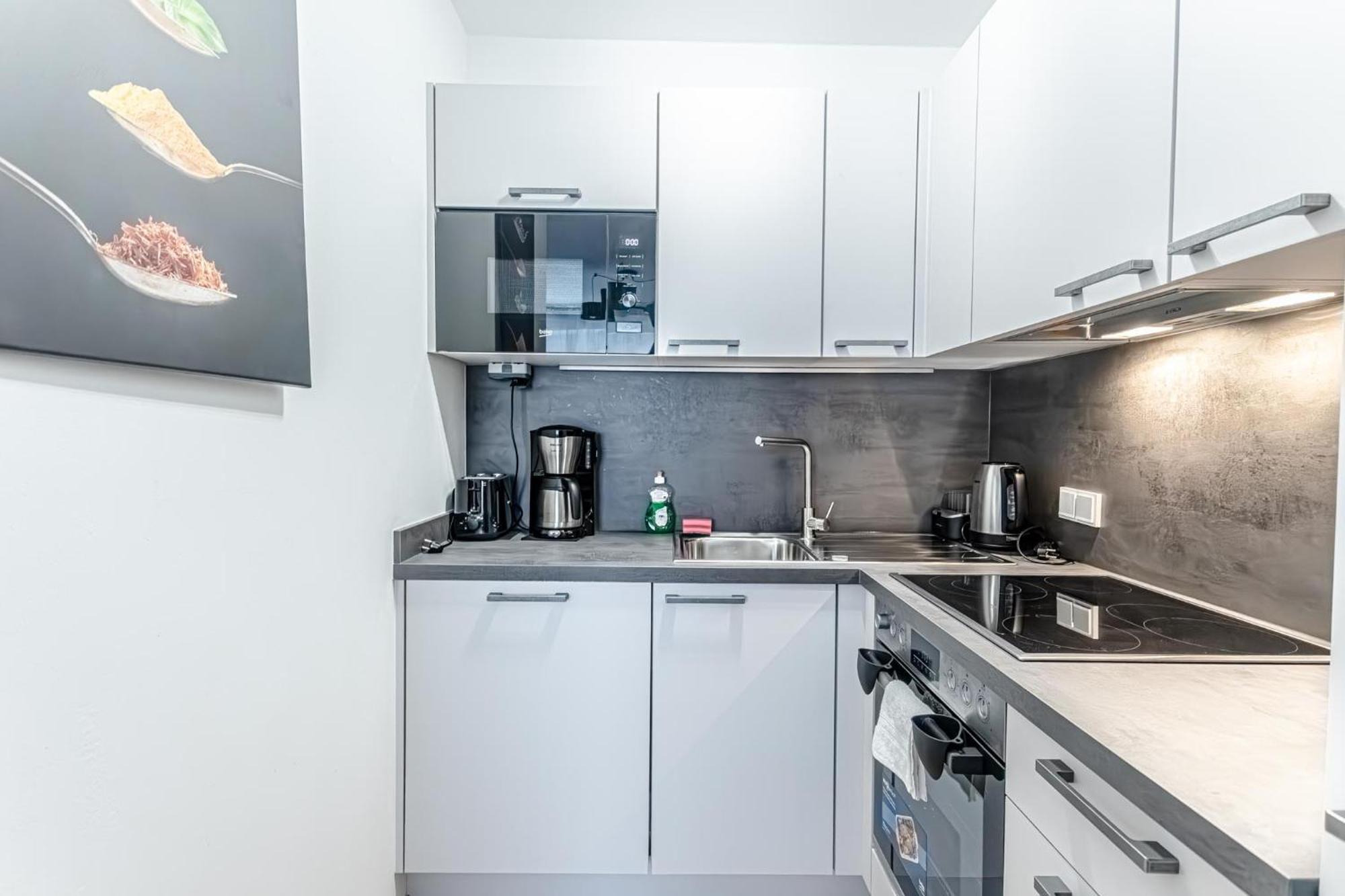 Appartamento Charming 1Br, Steps From Reumannplatz U1 Vienna Esterno foto