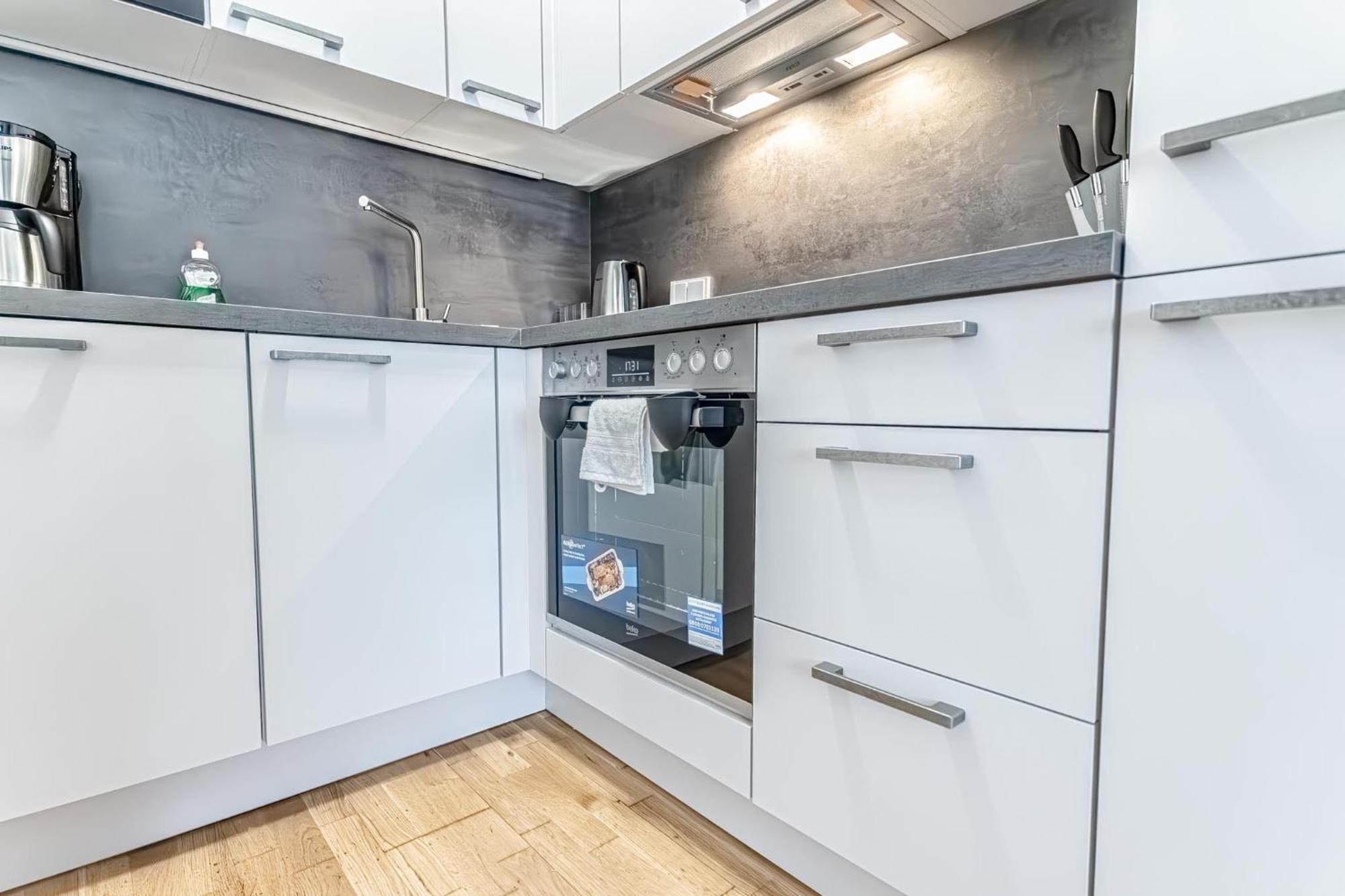 Appartamento Charming 1Br, Steps From Reumannplatz U1 Vienna Esterno foto